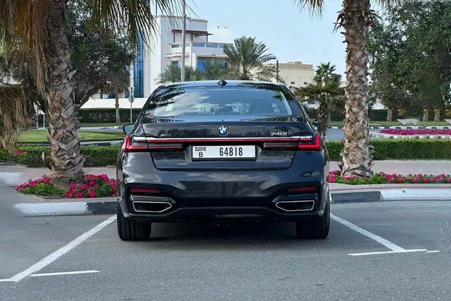BMW-735-7-series_2.jpg