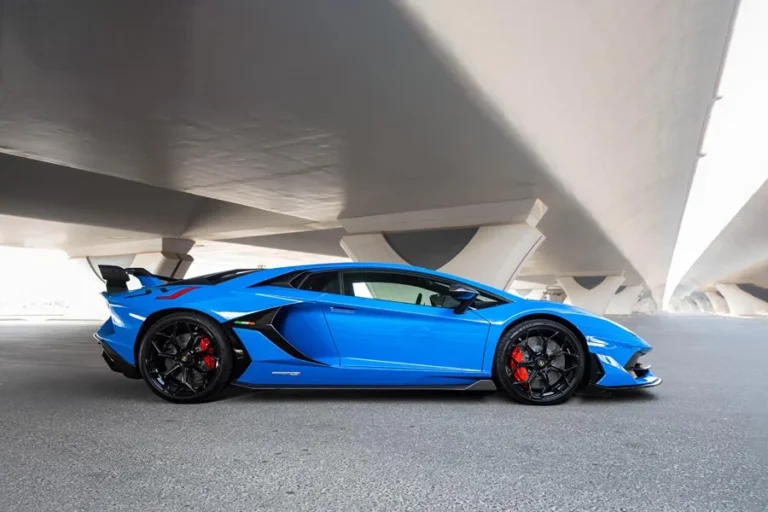 Lamborghini_Avantador_2