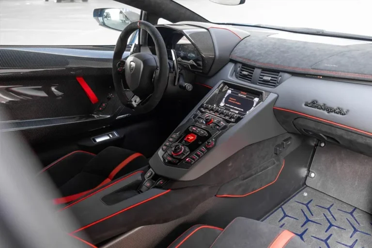 Lamborghini_Avantador_3