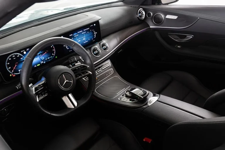 Mercedes_E200_3pg