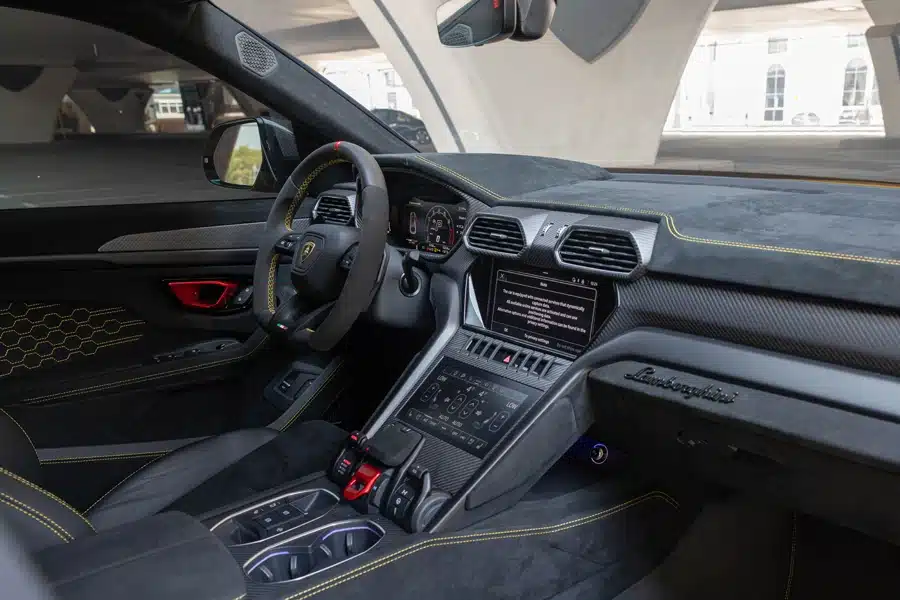 Urus_porfomanti_dubai_3